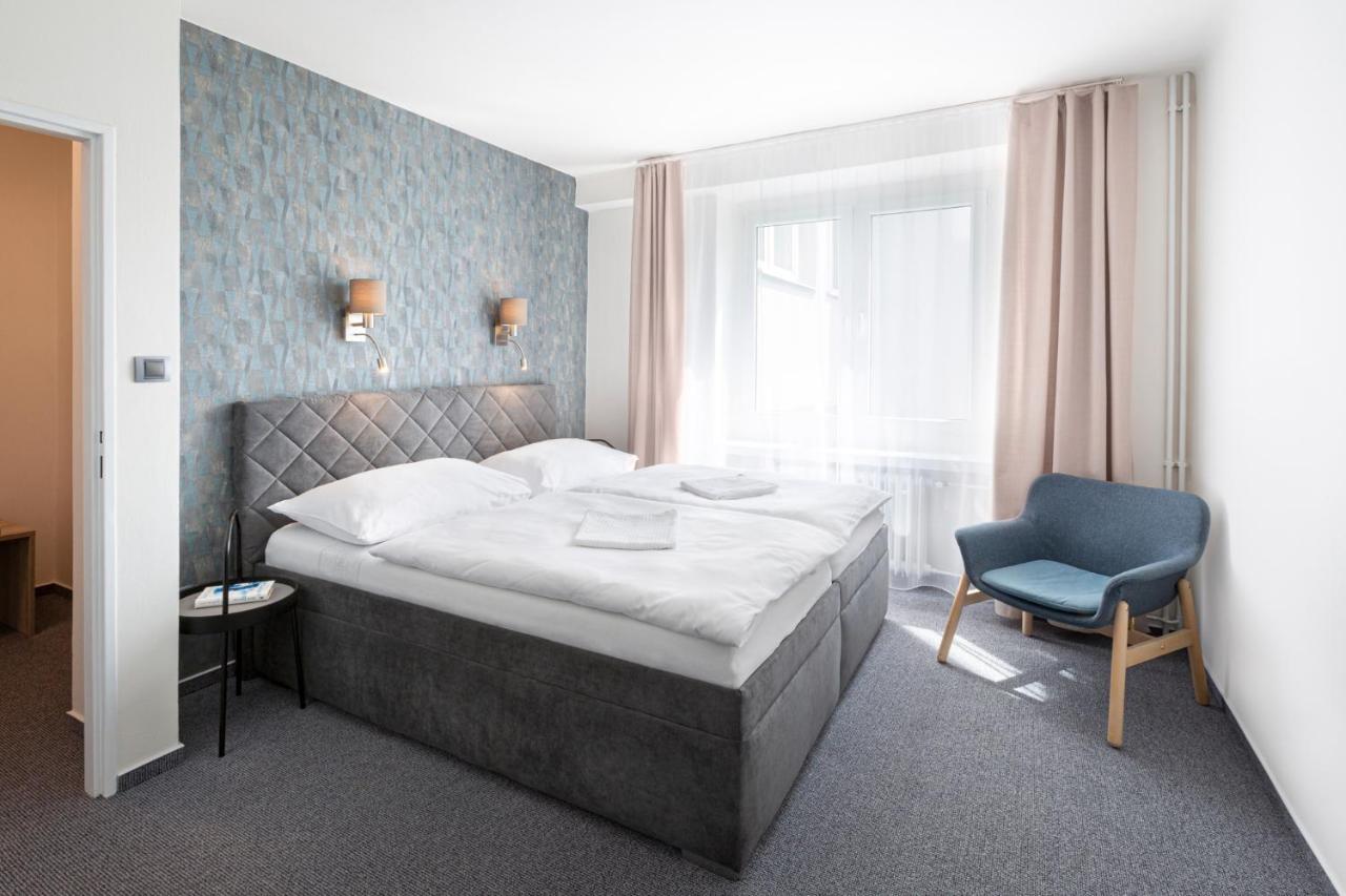 Hotel Trim Pardubice Ngoại thất bức ảnh