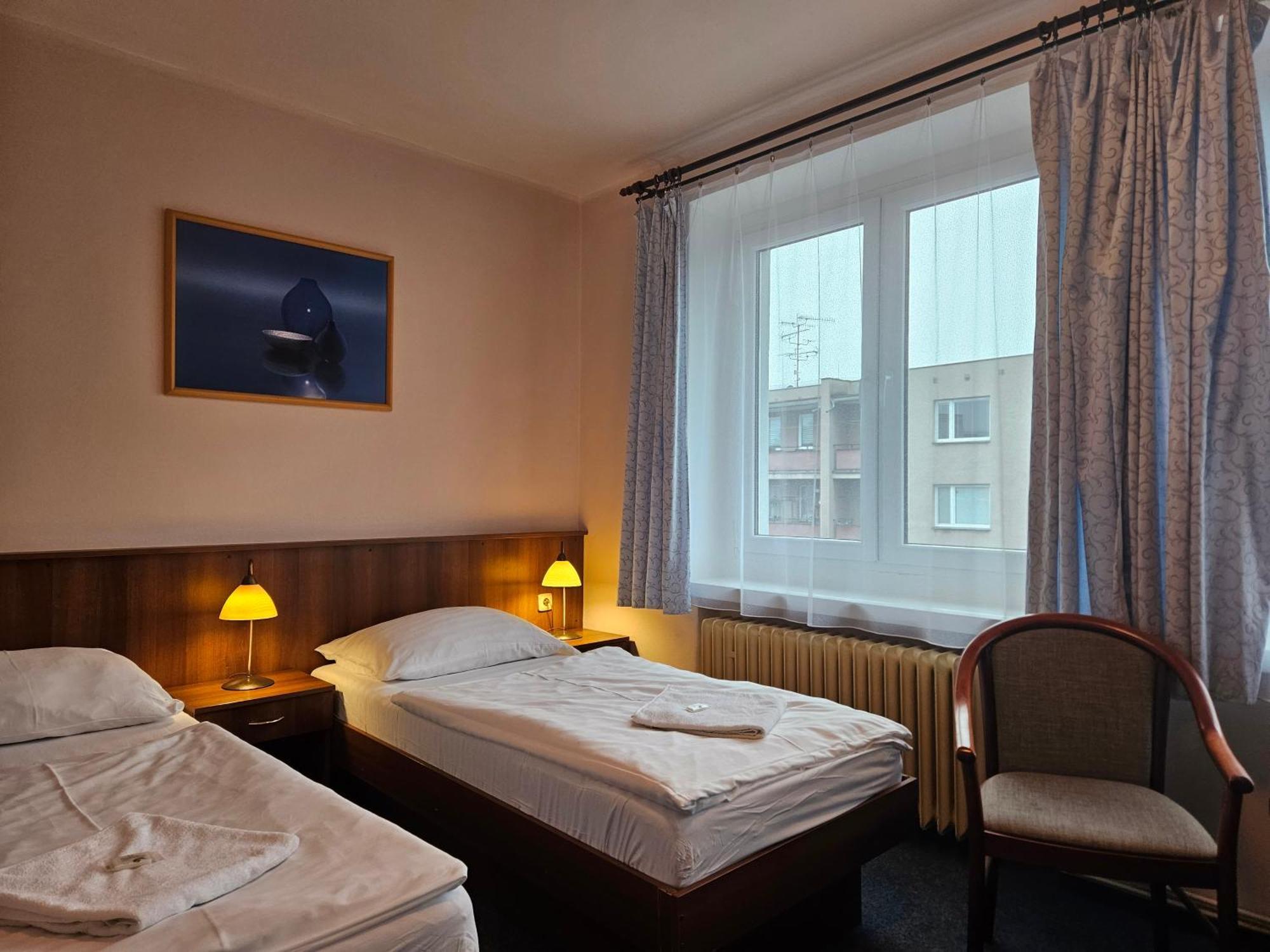 Hotel Trim Pardubice Ngoại thất bức ảnh