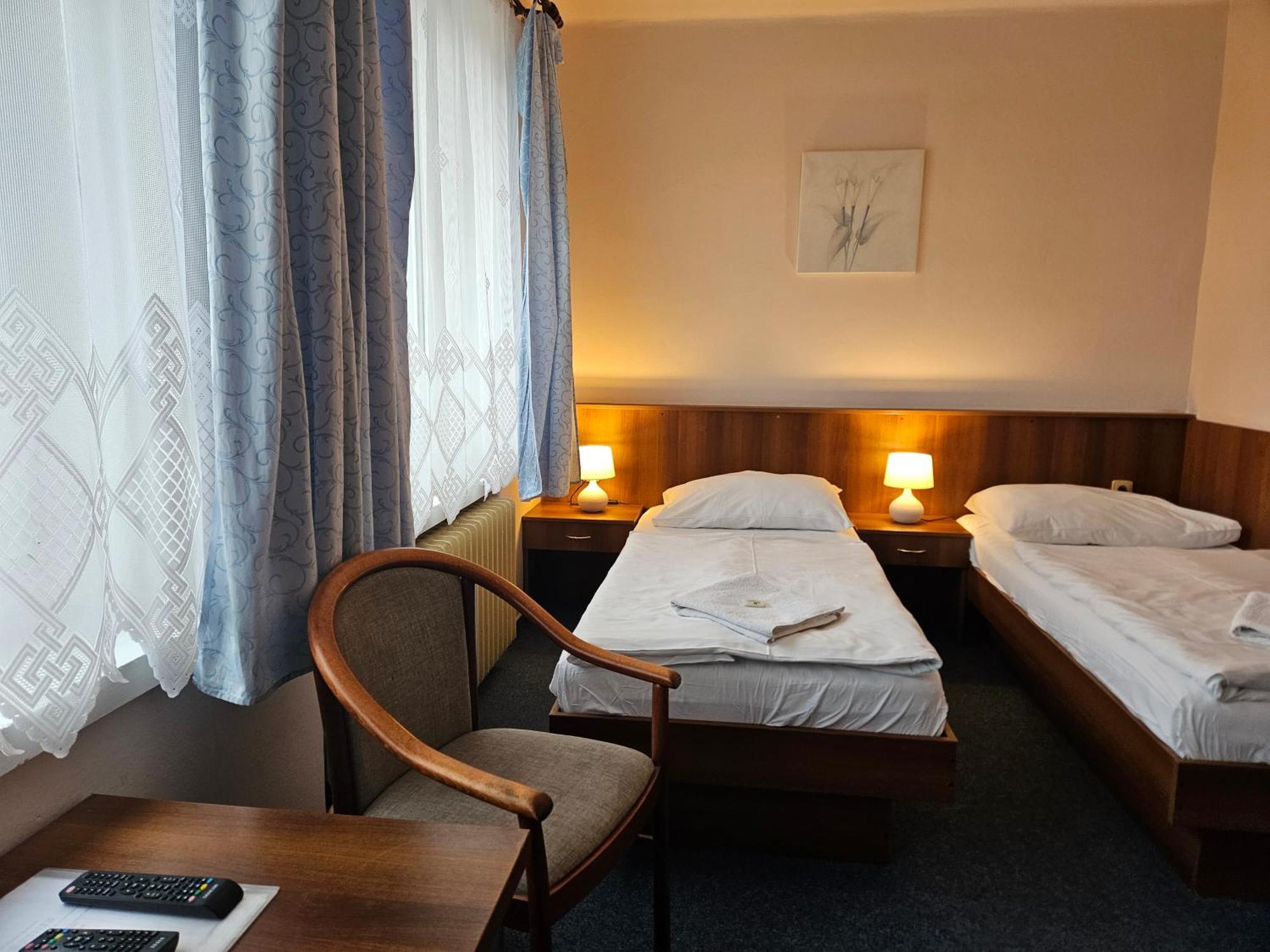 Hotel Trim Pardubice Ngoại thất bức ảnh
