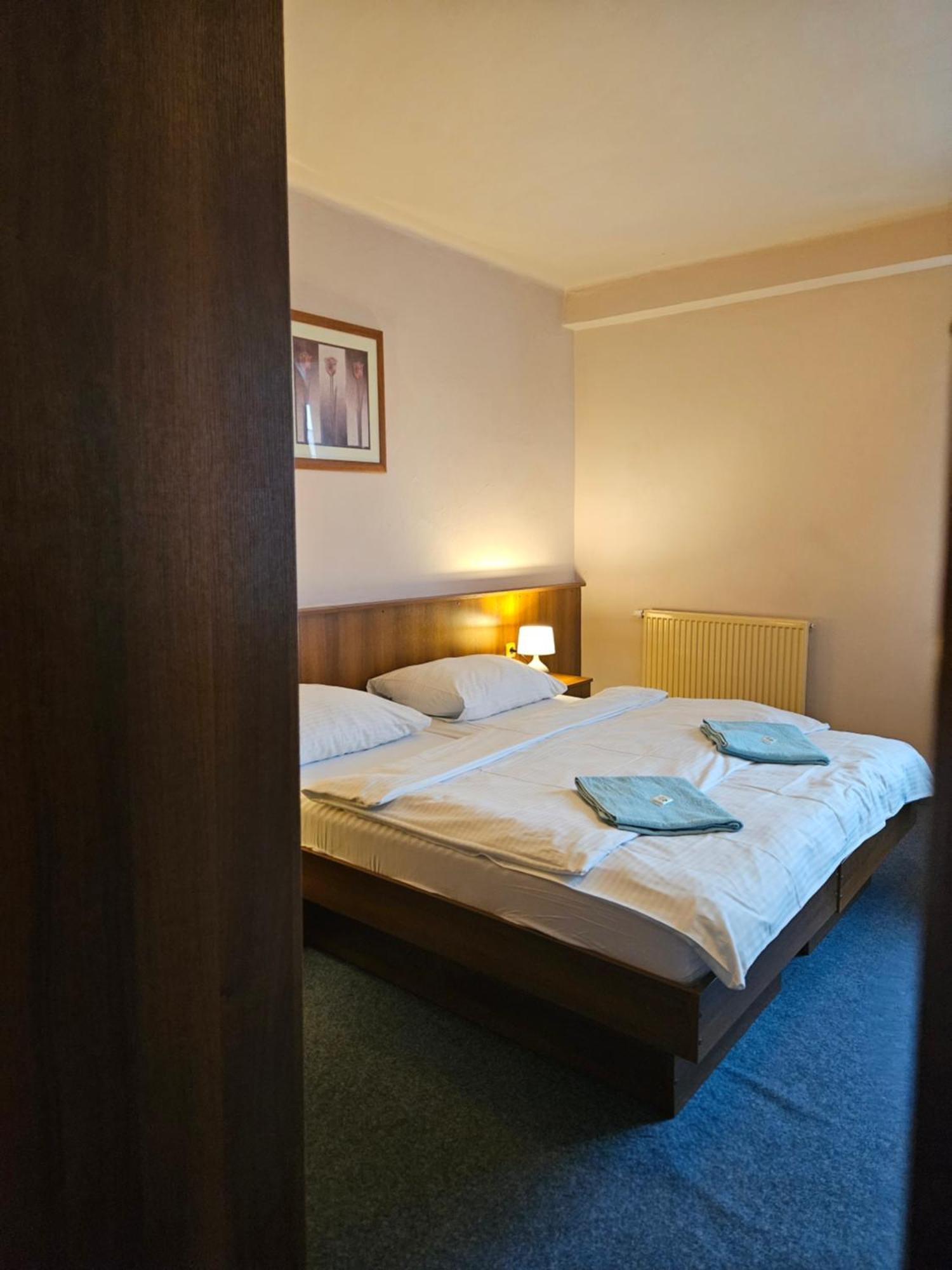 Hotel Trim Pardubice Ngoại thất bức ảnh