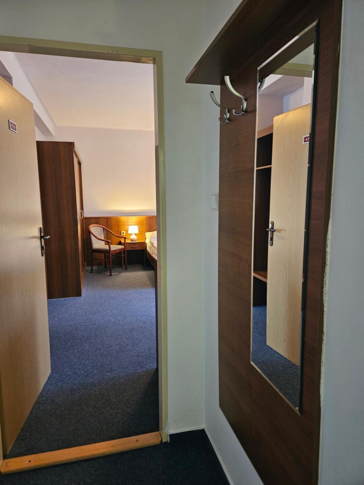 Hotel Trim Pardubice Ngoại thất bức ảnh