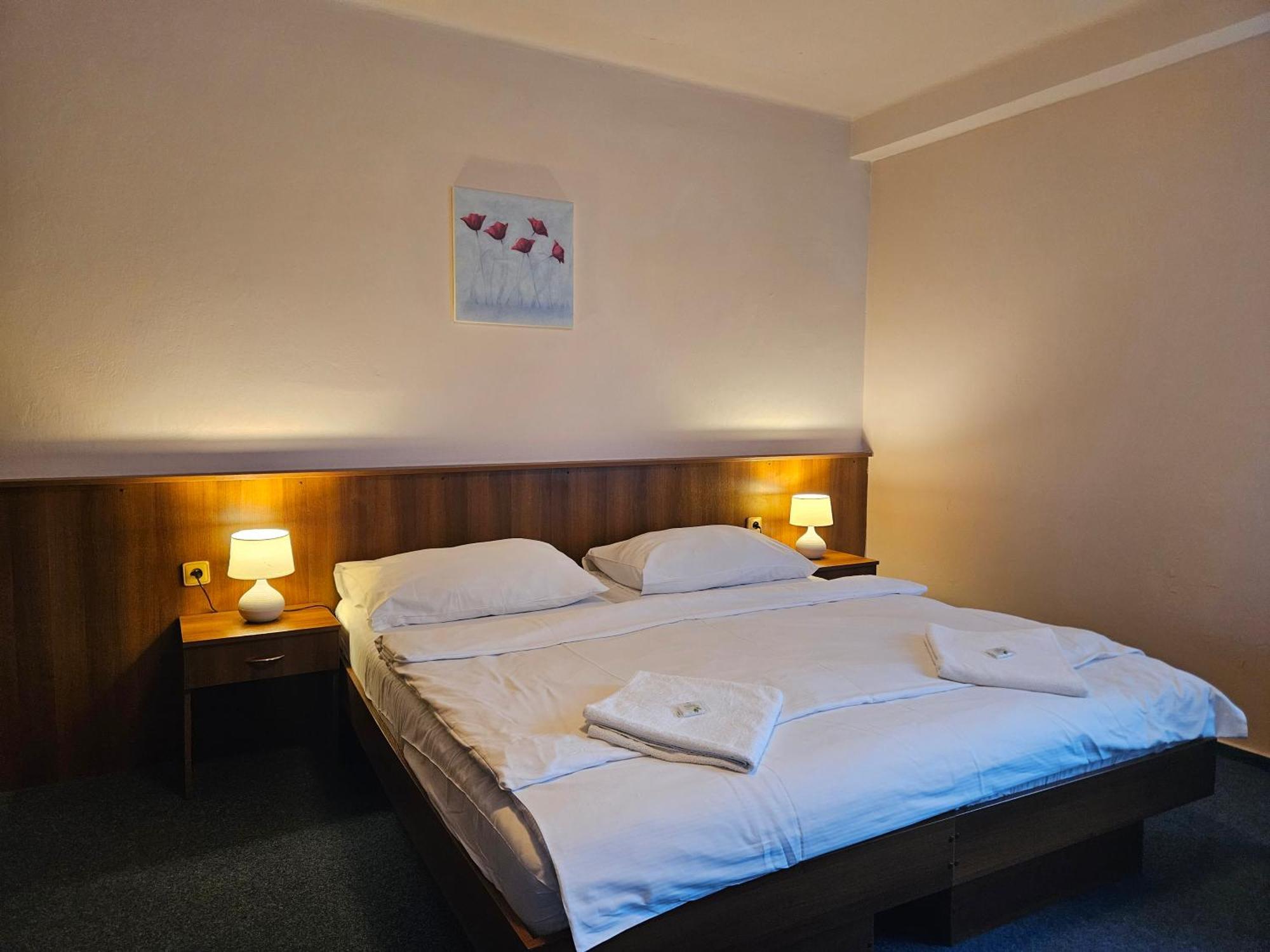 Hotel Trim Pardubice Ngoại thất bức ảnh