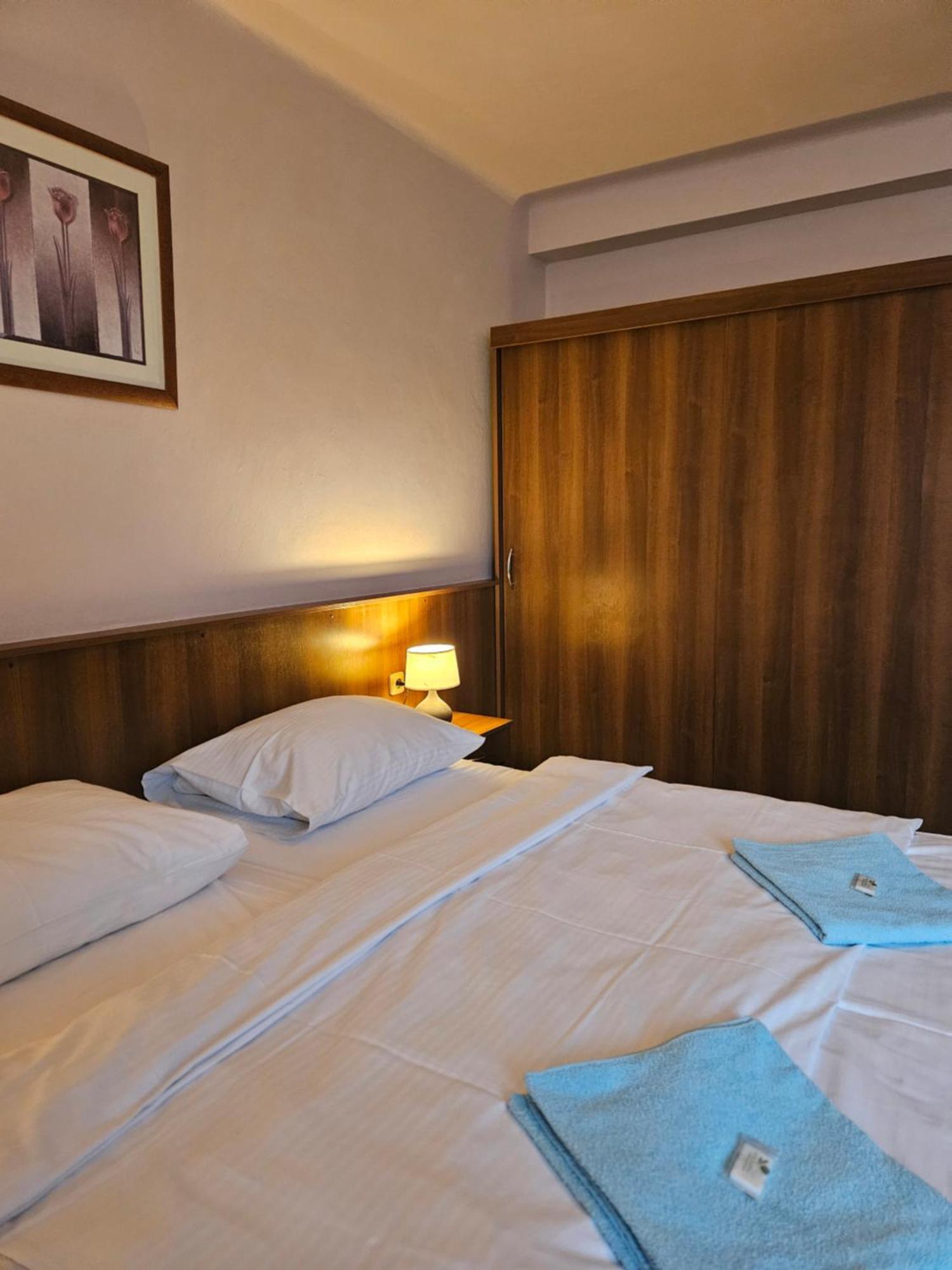 Hotel Trim Pardubice Ngoại thất bức ảnh