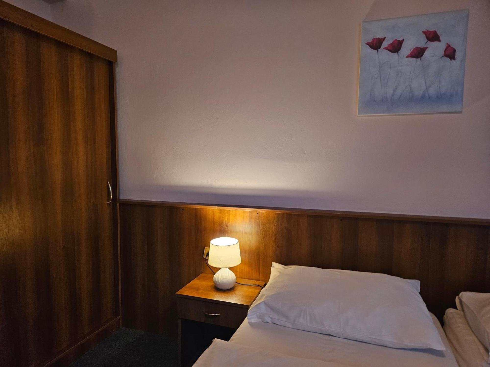 Hotel Trim Pardubice Ngoại thất bức ảnh