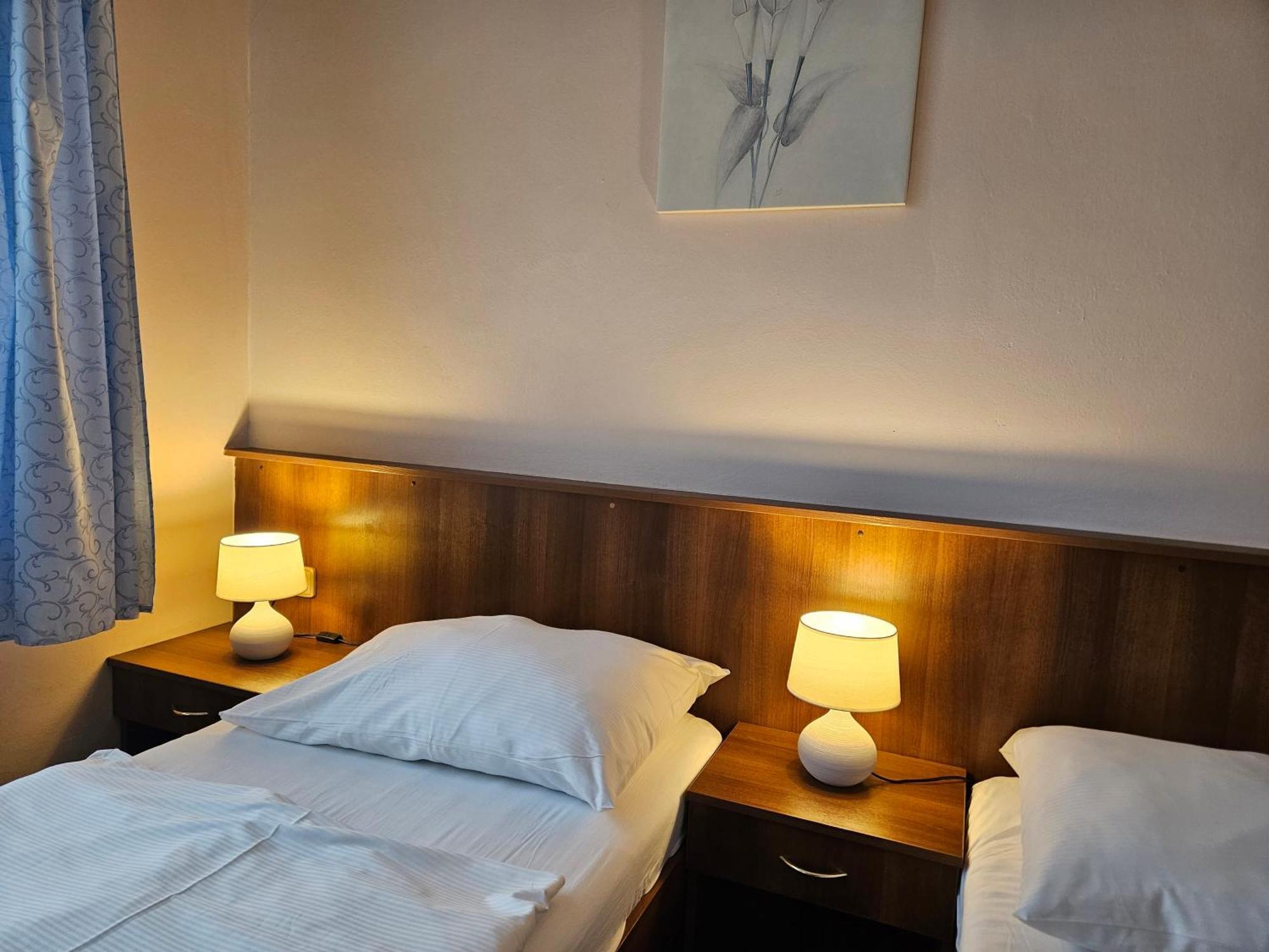 Hotel Trim Pardubice Ngoại thất bức ảnh