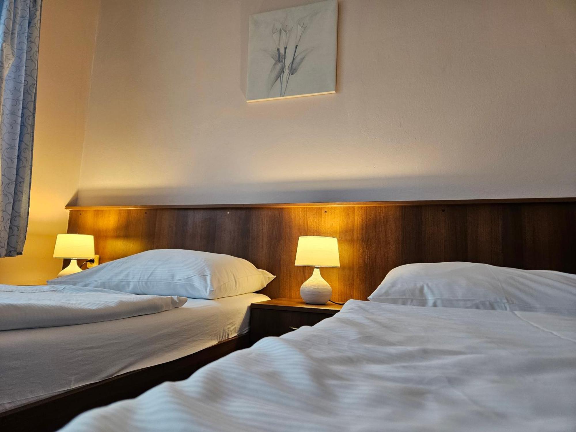 Hotel Trim Pardubice Ngoại thất bức ảnh