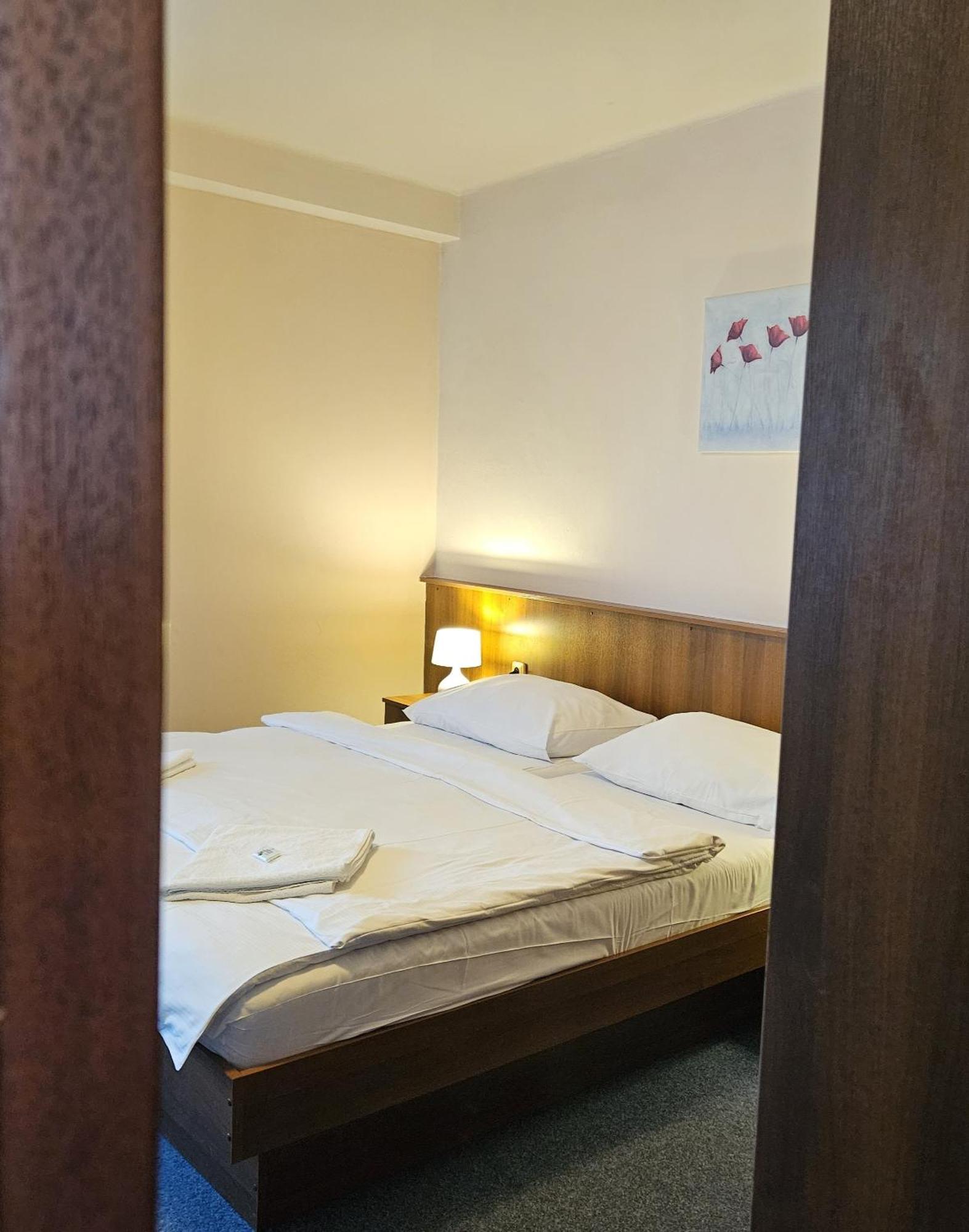 Hotel Trim Pardubice Ngoại thất bức ảnh