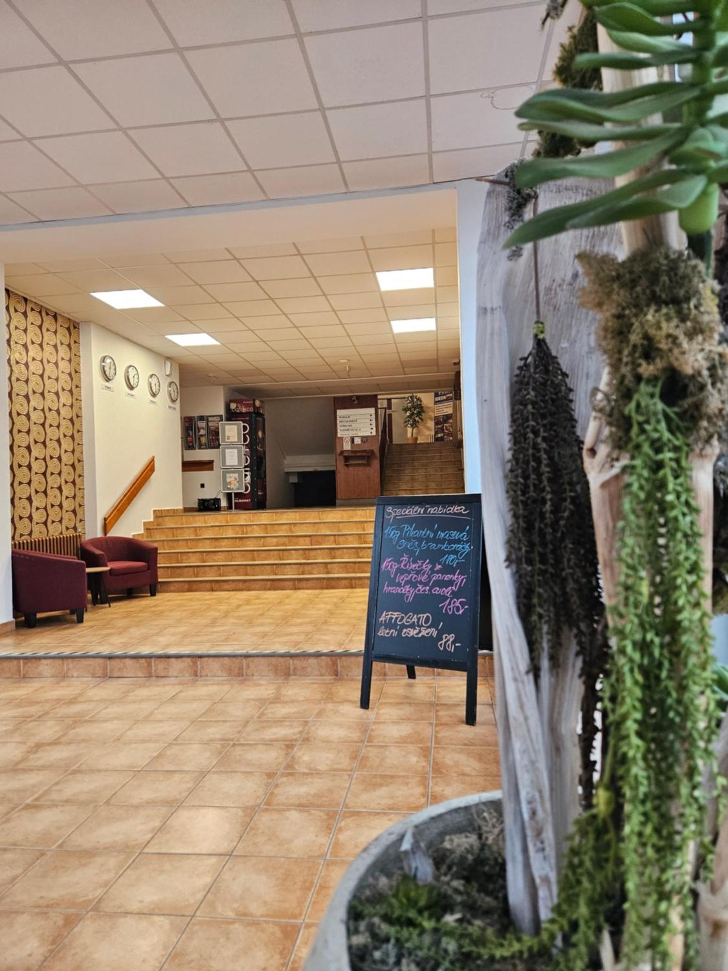 Hotel Trim Pardubice Ngoại thất bức ảnh