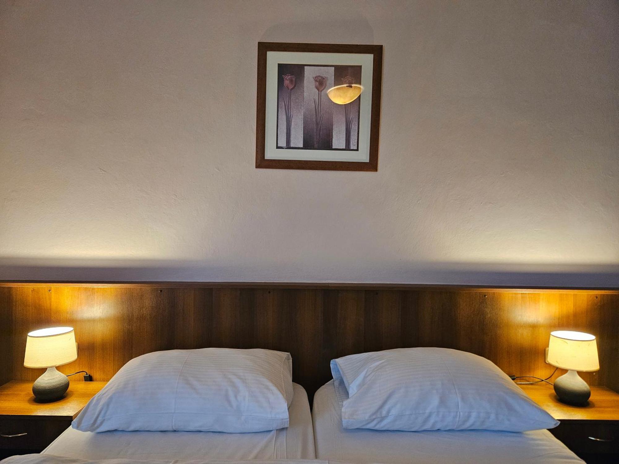 Hotel Trim Pardubice Ngoại thất bức ảnh