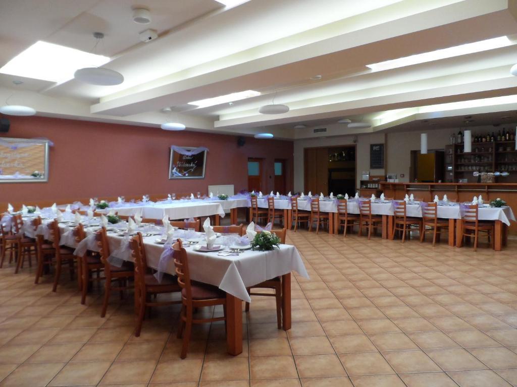 Hotel Trim Pardubice Ngoại thất bức ảnh